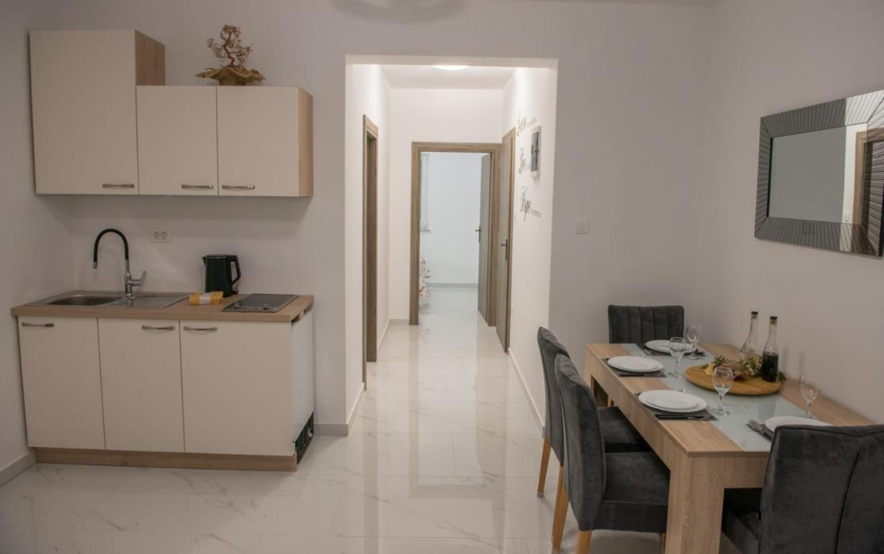 Marin D&a Apartment
