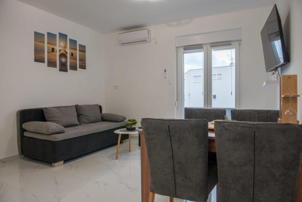 Marin D&a Apartment