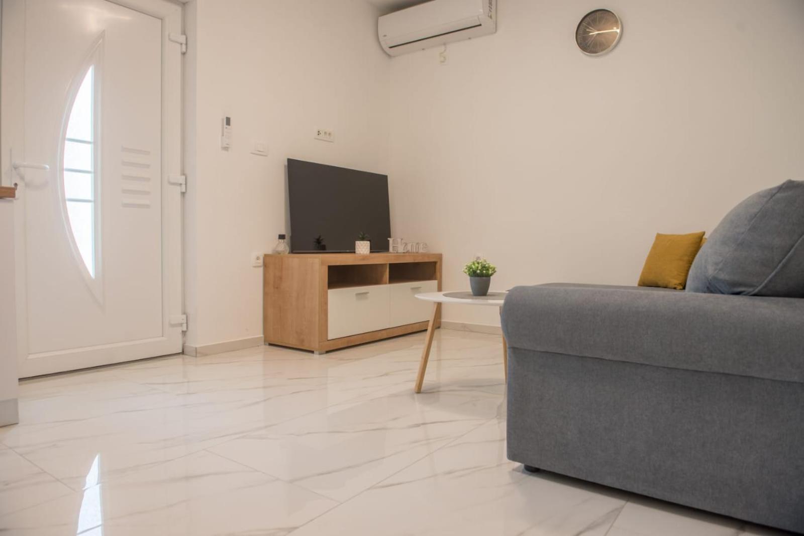 Marin D&a Apartment